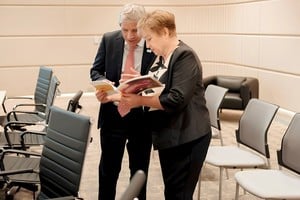 Georgieva ratificó ante Caputo su respaldo al ancla fiscal, el mismo día en que el organismo recortó con fuerza su proyección para Argentina y reconoció debilidad en la demanda interna.