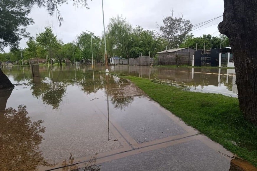 l avance del río Uruguay sobre las zonas costeras de Concordia mantiene activos los operativos de prevención y monitoreo.