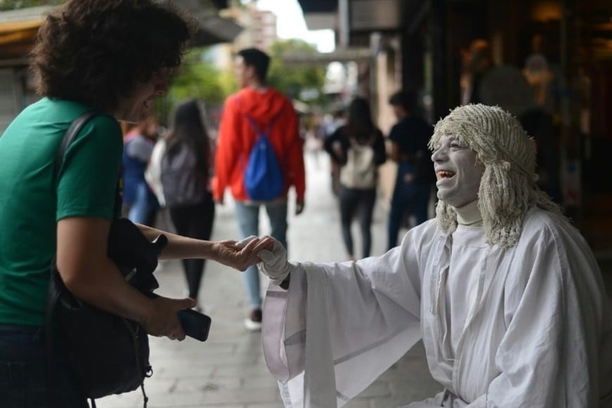 Durante 25 años, Sergio Montero fue la estatua viviente de La Plata.