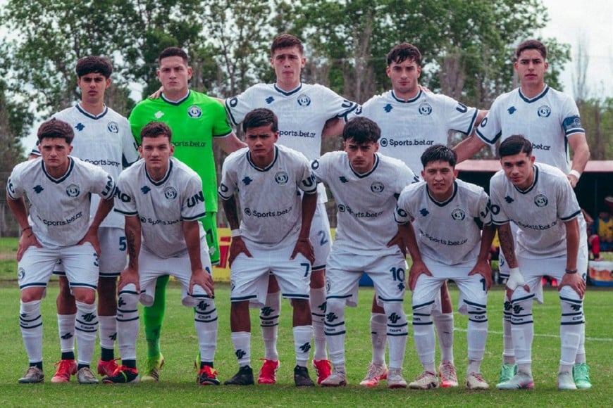 Equipo de Independiente Rivadavia que venció 4 a 1 a Colón.