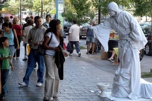 Durante 25 años, Sergio Montero fue la estatua viviente de La Plata.