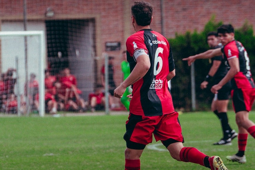 Colón e Independiente Rivadavia de Mendoza se enfrentaron por la 13° fecha del Torneo Proyección.