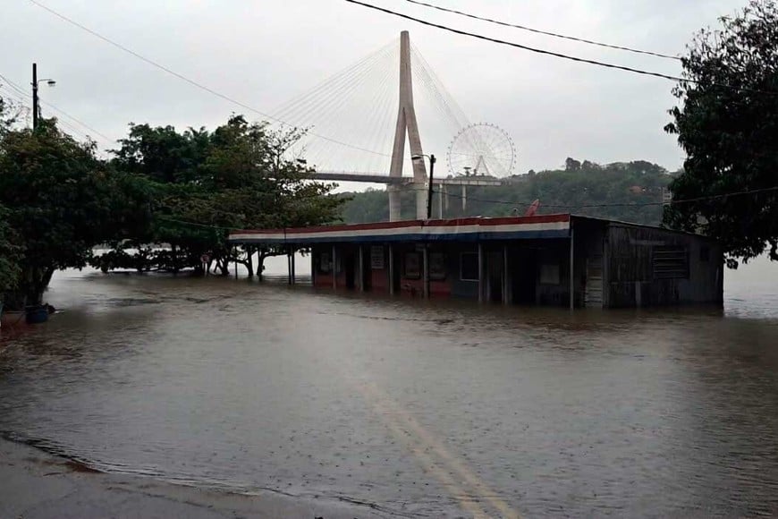 Ciudad del Este afectada por la crecida.