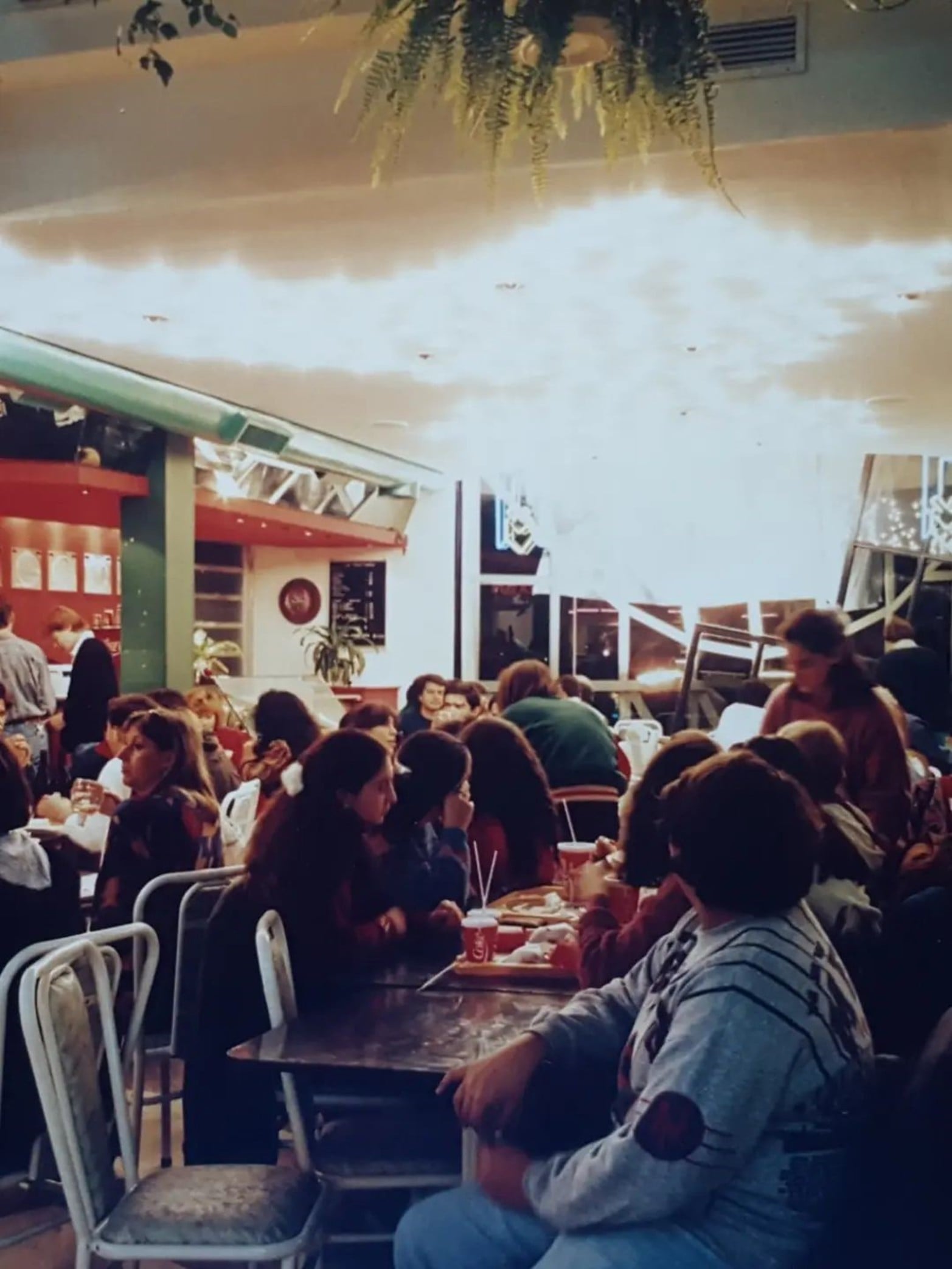 El patio de comidas.