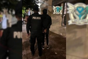 Traslado del detenido a sede policial. Foto: Gentileza