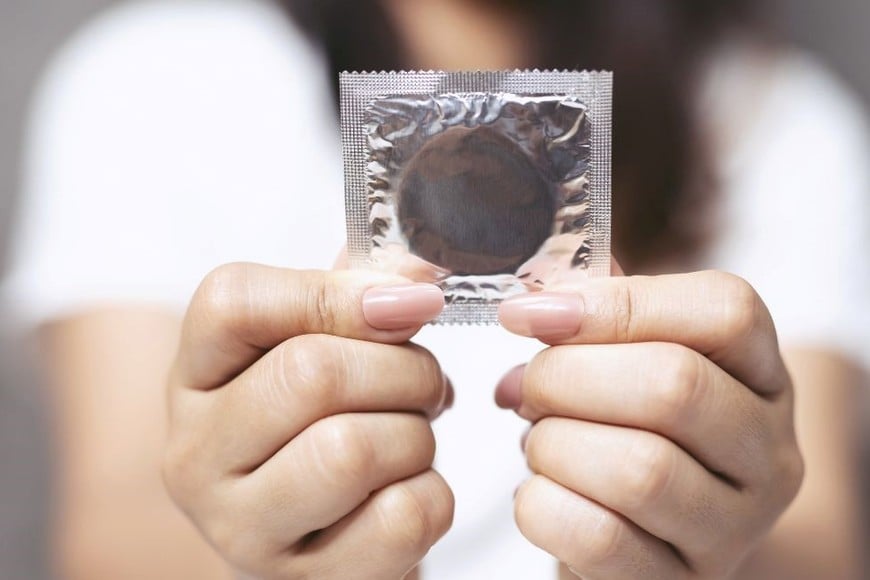 Una persona puede volver a contraerla, por lo que la atención no debería limitarse al tratamiento inicial, sino incluir medidas de prevención y seguimiento.