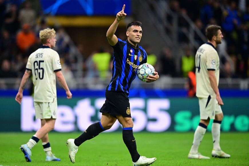 Soccer Football - UEFA Champions League - Inter Milan v Club Brugge - San Siro, Milan, Italy - October 13, 2026
Inter Milan's Lautaro Martinez celebrates scoring their second goal REUTERS/Daniele Mascolo