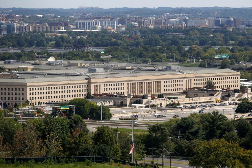 The Pentagon is shown in Arlington, Virginia, U.S., September 11, 2017. REUTERS/Joshua Roberts eeuu virginia homenaje por el 9/11 en el edificio del pentagono 16 aniversario atentados terroristas bandera a media asta