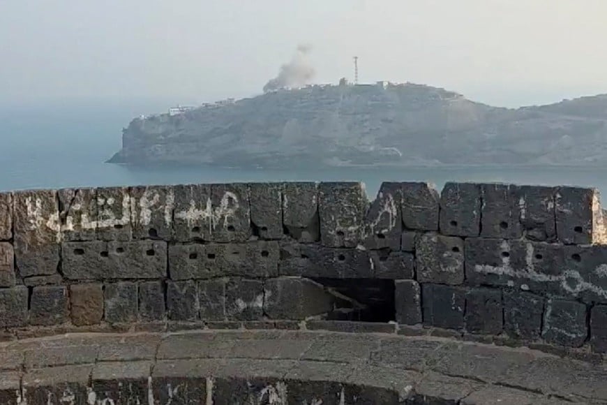 Smoke billows from the presidential palace complex following an attack by Yemen's Houthis, according to government officials, in Aden, Yemen, October 15, 2026, in this screen grab obtained from a social media video. Social Media/via REUTERS THIS IMAGE HAS BEEN SUPPLIED BY A THIRD PARTY. NO RESALES. NO ARCHIVES.
Verification:
-Reuters verified the location of the video as Aden, Yemen from the buildings, utility towers and coastline which matched archive and satellite imagery.
-The date when the footage was filmed was verified from an official statement released by Yemen’s internationally recognized government Information Minister Moammar al-Eryani about the attack by the Houthis at the presidential palace complex on October 15.
-Houthi-run Saba news agency said the group had targeted a military operations headquarters run by Saudi officers at the complex.
-No old results found posted online before October 15, 2026.