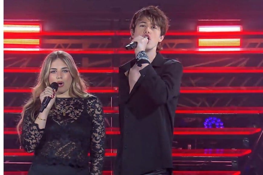 Candela Domínguez cantó con Dante Ortega