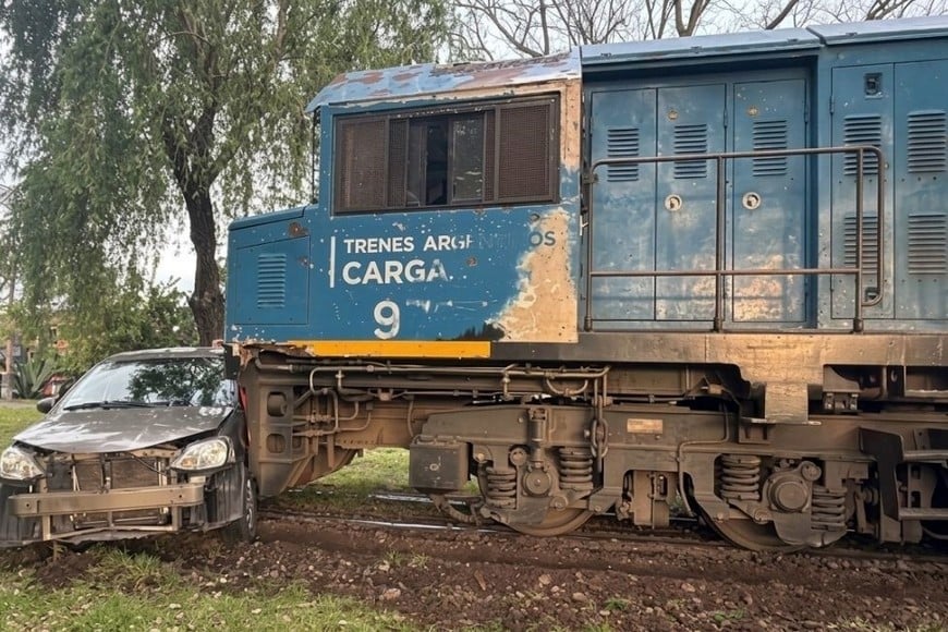 choque tren auto salv carril y v. sarsfield