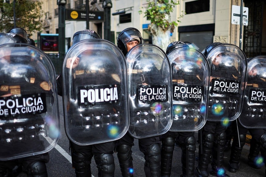 Police officers stand in formation while demonstrators head toward the National Congress while deputies debate a new Glaciers Law promoted by Argentine President Javier Milei, which calls on provinces to redefine glacier protection zones to expand mining operations, in Buenos Aires, Argentina, April 8, 2026. REUTERS/Agustin Marcarian