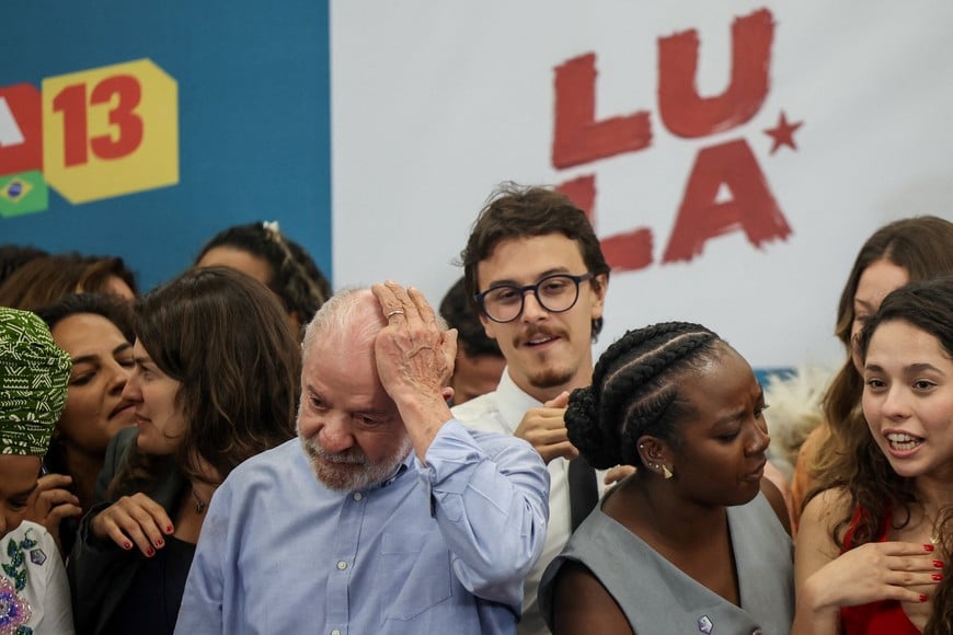 Brazilian President Luiz Inacio Lula da Silva, the Workers' Party (PT) candidate for presidential re-election attends the closing ceremony of a joint meeting of the Workers' Party (PT) caucuses in Congress, ahead of the runoff election, in Brasilia, Brazil, October 7, 2026. REUTERS/Adriano Machado