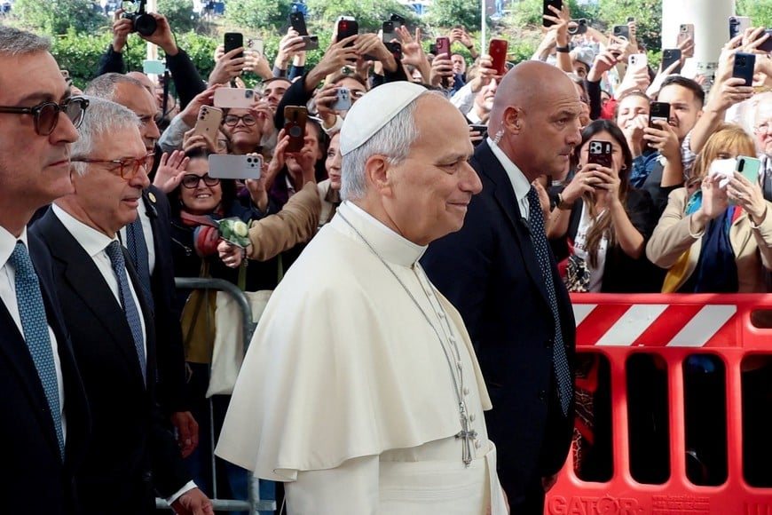 Pope Leo arrives at Gemelli Hospital ahead of the pontiff's surgery to remove a lung nodule, in Rome, Italy, October 13, 2026. REUTERS/Ciro de Luca     TPX IMAGES OF THE DAY