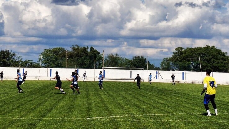 Cancha 1, predio Nery Pumpido. Un lujo para los pibes. Gentileza