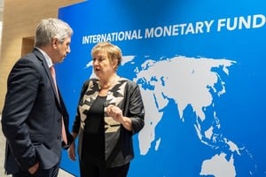 Caputo, quien presentó el informe este viernes, con Georgieva en Tailandia.