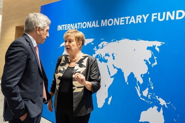 Caputo, quien presentó el informe este viernes, con Georgieva en Tailandia.