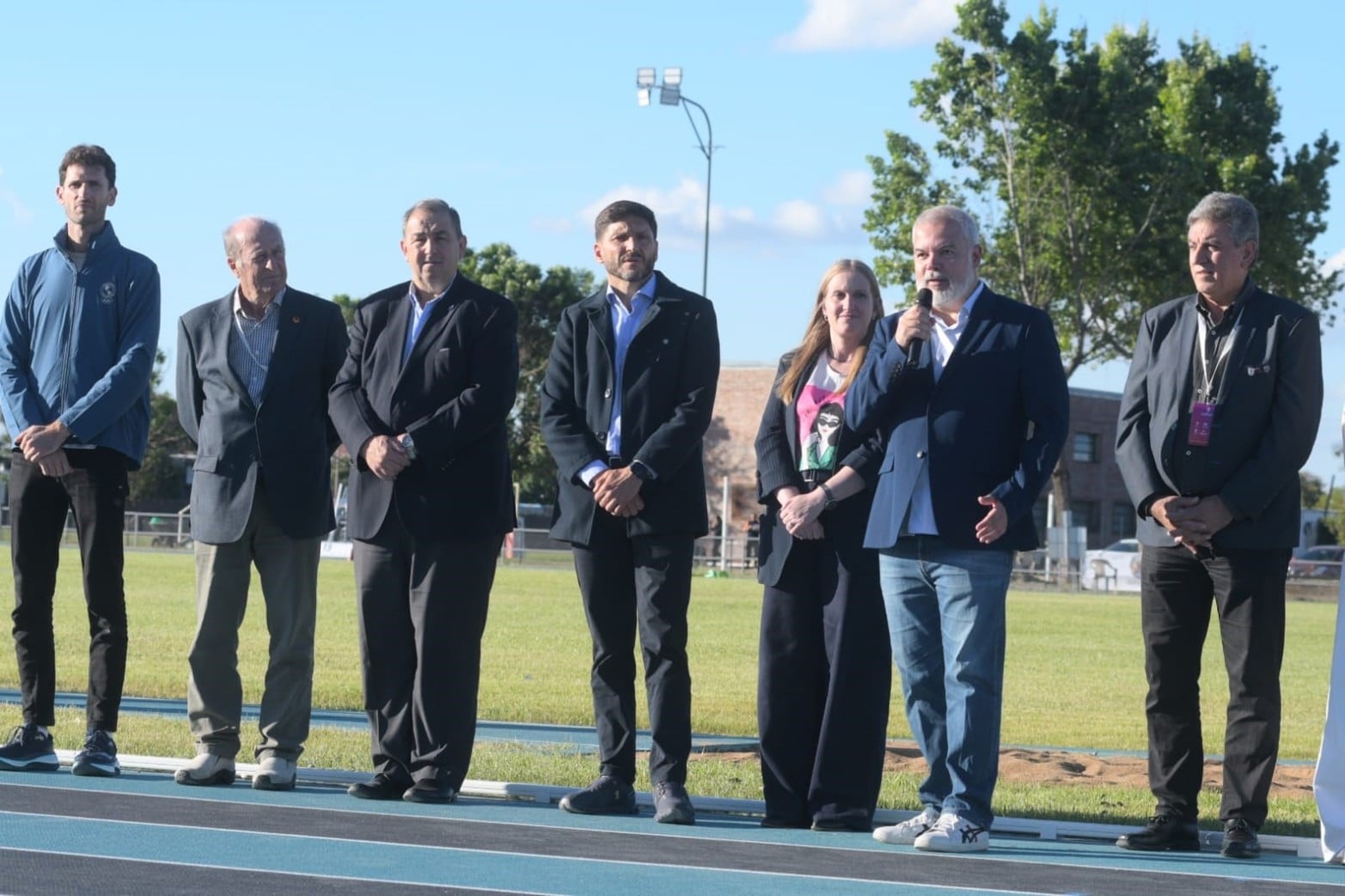 Los funcionarios en el acto inaugural del XII Campeonato Sudamericano U23 de Atletismo 2026.