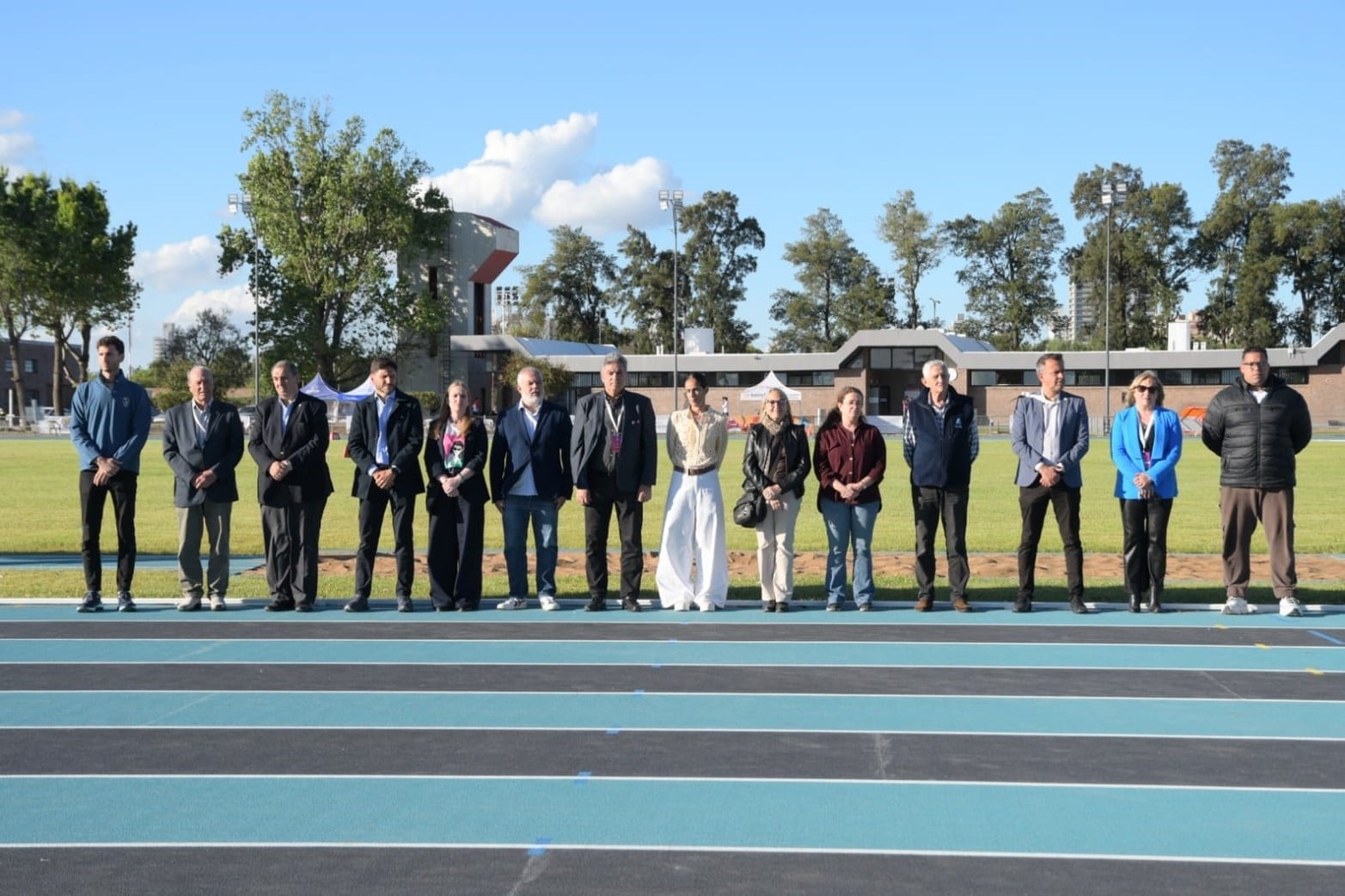 Los funcionarios en el acto inaugural del XII Campeonato Sudamericano U23 de Atletismo 2026.