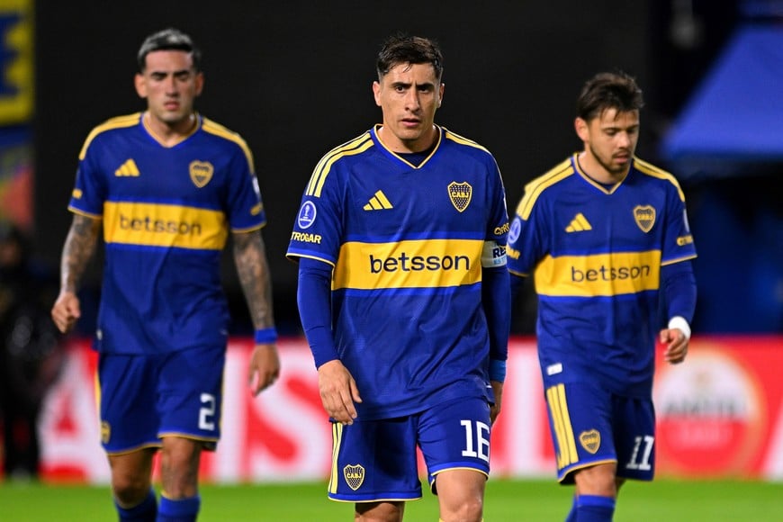 Soccer Football - Copa Sudamericana - Semi Final - First Leg - Boca Juniors v Vasco da Gama - Estadio La Bombonera, Buenos Aires, Argentina - October 13, 2026
Boca Juniors' Miguel Merentiel, Lautaro Di Lollo and Angel Romero after the match REUTERS/Rodrigo Valle