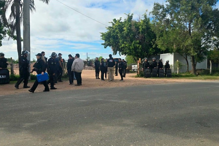 Fuerte presencia de personal de seguridad y de investigaciones en el lugar.