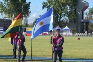 La bandera de Argentina en el XII Campeonato Sudamericano U23 de Atletismo 2026. Crédito: Manuel Fabatía