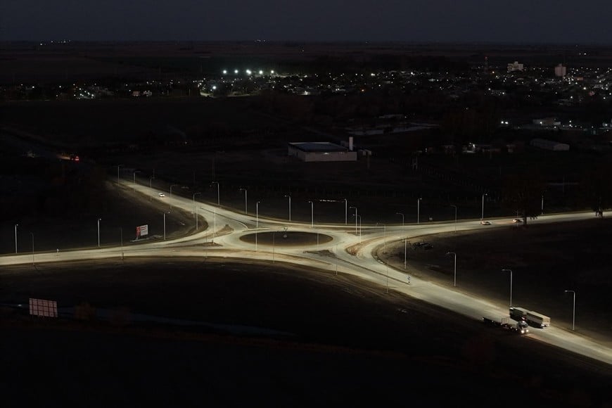 La rotonda de las rutas 13 y 66 ya está habilitada y cuenta con iluminación
