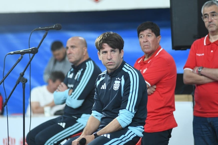 Diego Placente, el entrenador de la sub 20 y sub 17 de la selección argentina de fútbol