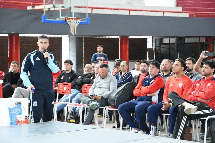 El encuentro abordó la formación y los valores de los futuros jugadores argentinos. Crédito: Flavio Riana.