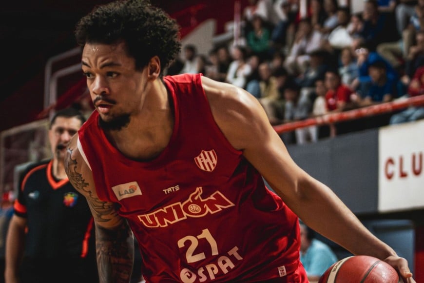 Kobe Julien hizo su presentación con la camiseta de Unión.