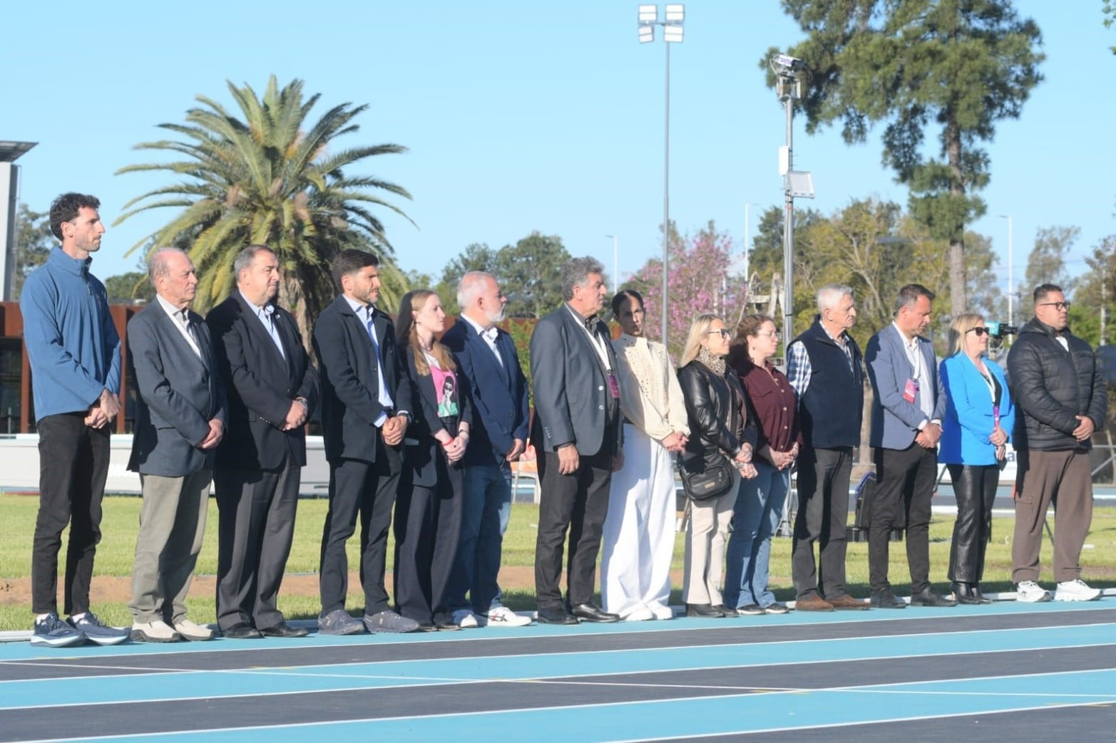 Los funcionarios en el acto inaugural del XII Campeonato Sudamericano U23 de Atletismo 2026.