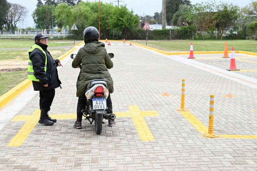 Villa Gobernador Gálvez puso en funcionamiento un nuevo circuito vial en el Parque Regional