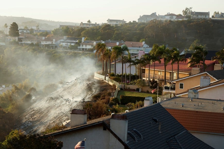 Smoke billows from the Norte fire as wildfires rage in San Clemente, California, US, October 16, 2026. REUTERS/Caroline Brehman