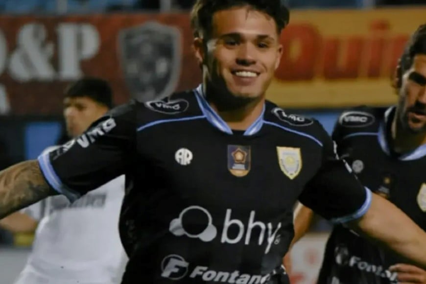 Martiniano Moreno convirtió de penal a los 28 segundos de juego para darle la victoria a Atlético de Rafaela antes de irse expulsado en el final.