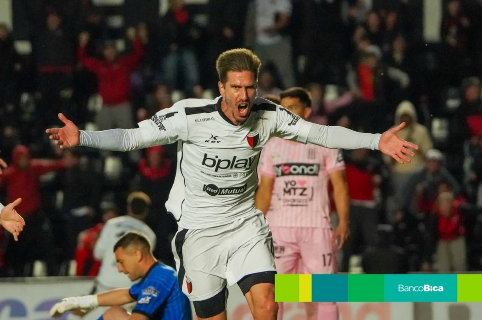 El defensor abrió el marcador. Fue 2-2 al final.
