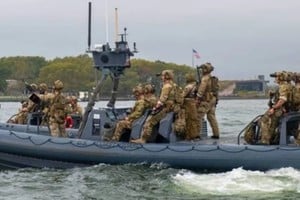 La Guardia Costera de Estados Unidos rescató a 16 personas tras un naufragio en México.