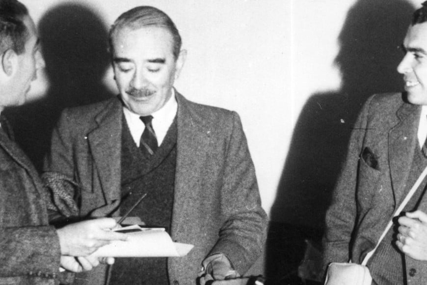 El escritor con Jorge Reynoso Aldao. Foto: Archivo El Litoral