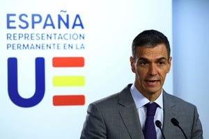 Sánchez inició la campaña en España con críticas a la derecha y un llamado a defender las políticas sociales