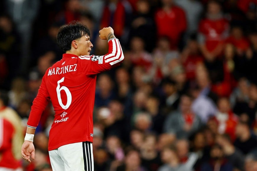Soccer Football - UEFA Champions League - Manchester United v Sabah - Old Trafford, Manchester, Britain - September 10, 2026
Manchester United's Lisandro Martinez celebrates scoring their fourth goal REUTERS/Phil Noble