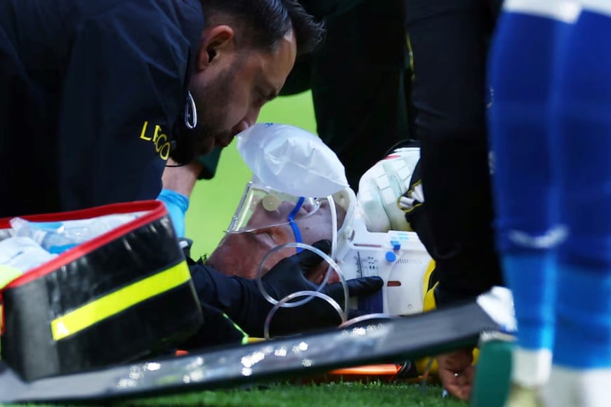 Incertidumbre en la Selección Argentina: el arquero marplatense será operado de la zona mandibular y se aguarda el parte médico para conocer los plazos de recuperación.
