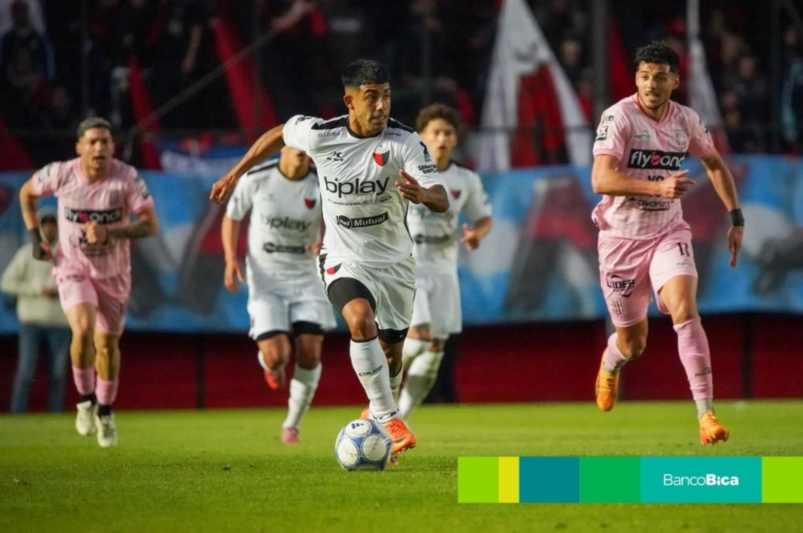 Colón no la tuvo fácil pese a jugar en casa.