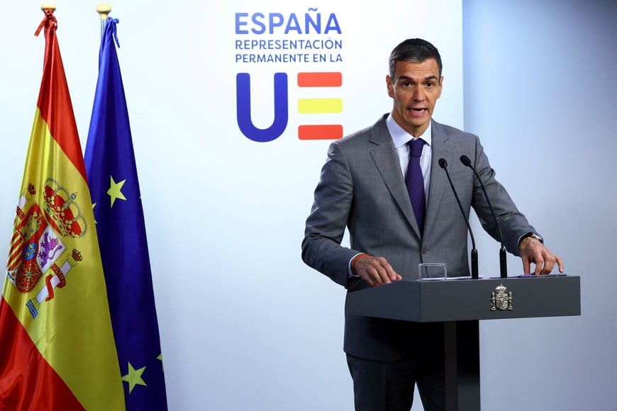 Spanish Prime Minister Pedro Sanchez speaks during a press conference at a European Union leaders' summit in Brussels, Belgium, October 16, 2026. REUTERS/Yves Herman