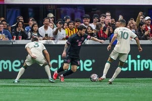 Lionel Messi marcó dos goles en cuatro minutos durante el segundo tiempo ante Atlanta United. Foto: Reuters