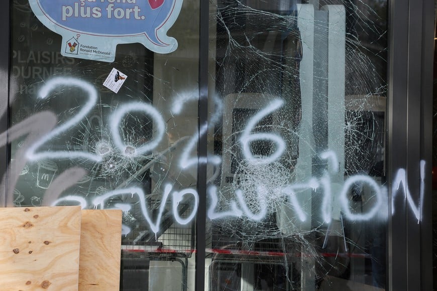 A vandalised McDonald's store, the day after clashes during a national day of demonstrations against the cost of living and rising fuel prices, in Paris, France, October 18, 2026. REUTERS/Stephanie Lecocq