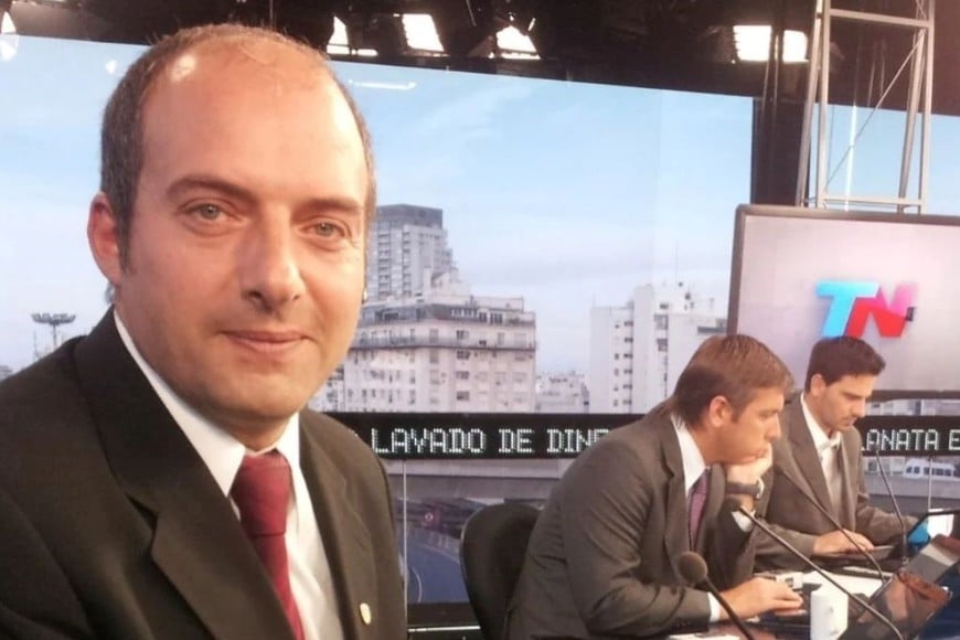 Confessore durante su trabajo en TN, donde compartió sus conocimientos meteorológicos con el público argentino.