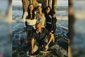 Fernando Confessore junto a su familia, en una imagen que conserva los momentos compartidos en casa hoy mismo.