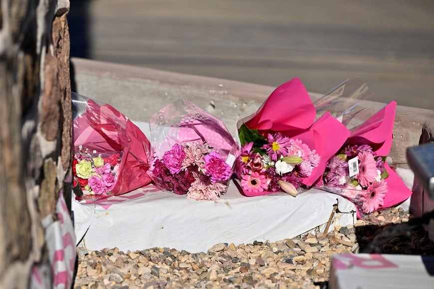 Flowers lie at the foot of the Memorial Clock Tower the day after a serious incident that resulted in a fire caused deaths and injuries, in Wainwright, Alberta, Canada, October 18, 2026. REUTERS/Jennifer Gauthier