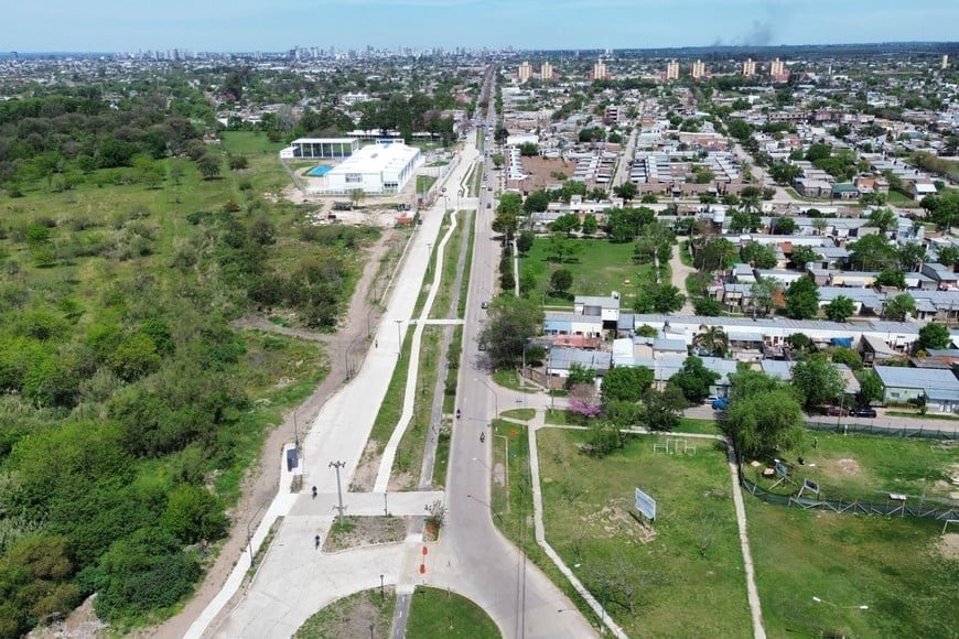 Avenida Peñaloza alcanzó el 70% de avance y sumará pavimento, bicisendas e iluminación LED en el norte de Santa Fe.