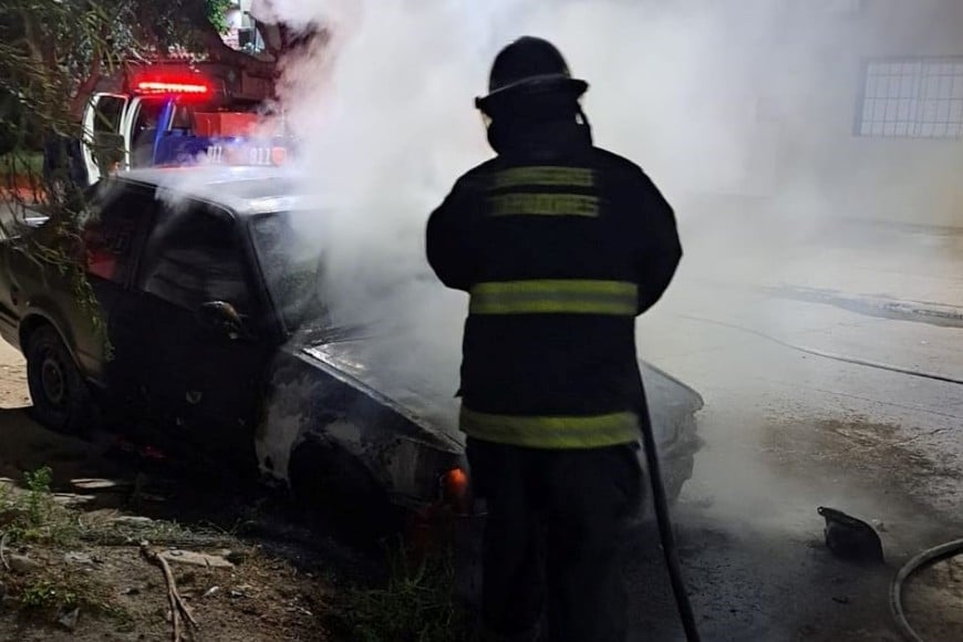 incendio automóvil Zuviría y Pedro de Vega