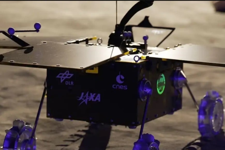 Un rover de prueba durante una demostración previa al inicio de la misión espacial japonesa con el rover franco-alemán "Idefix", que aterrizará Fobos.